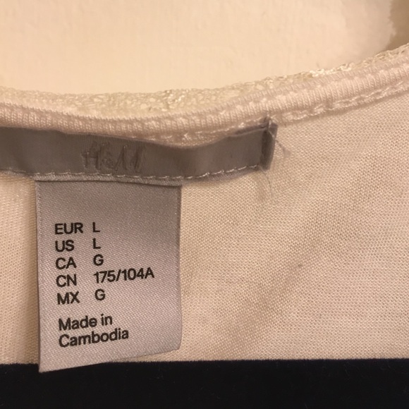 SOLD IN BUNDLE- H&M large lace sleeveless top - Picture 3 of 3