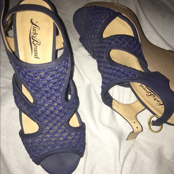 SUPER CUTE WEDGES💕