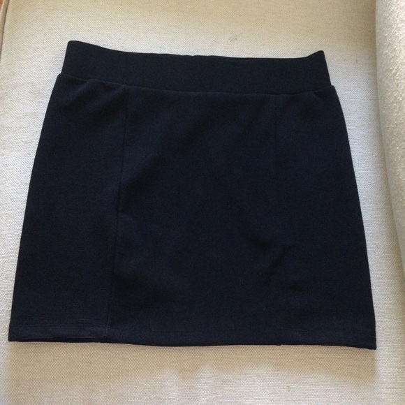 black bodycon skirt