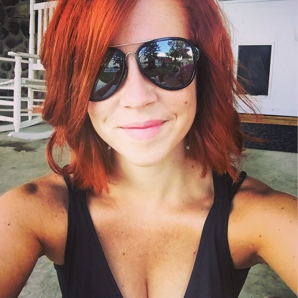 Meet your Posher, Lisa - Picture 3 of 3