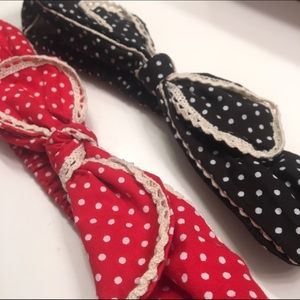 Two headbands with bows