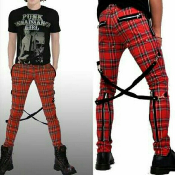панки в клетчатых штанах. харадзюку юбка панк. панковские штаны в клетку. панк клетка. красные штаны в клетку.
