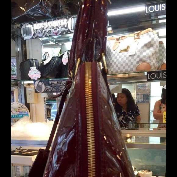 authentic Louis Vuitton Alma vernis amarante - Picture 3 of 4