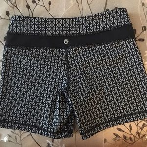 Lululemon Groove Shorts Sz 4