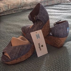 Toms Wedges, Size 7 with bag