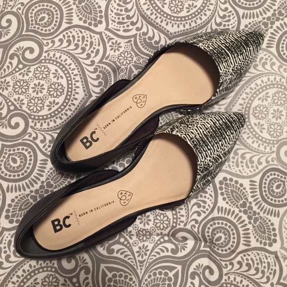 Pointed toe flats