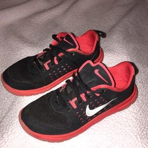 Gently used Nike Boys shoes size 11c NO BOX.