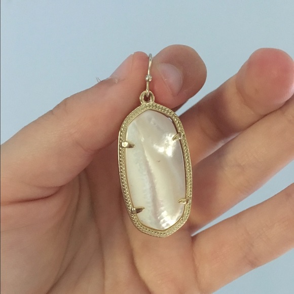 Kendra Scott Elle earrings in white pearl