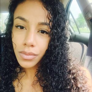 Meet your Posher, Desiree