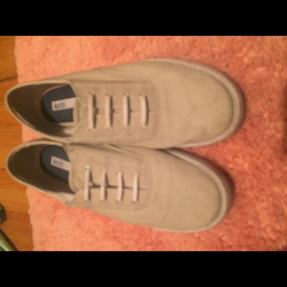 shoes - Picture 2 of 3