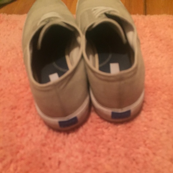 shoes - Picture 3 of 3