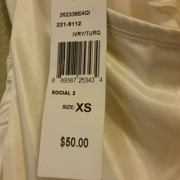 Dress - Picture 3 of 3