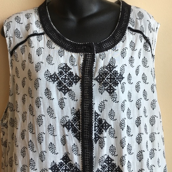 ❌sold❌Lucky brand embroidered top - Picture 2 of 4