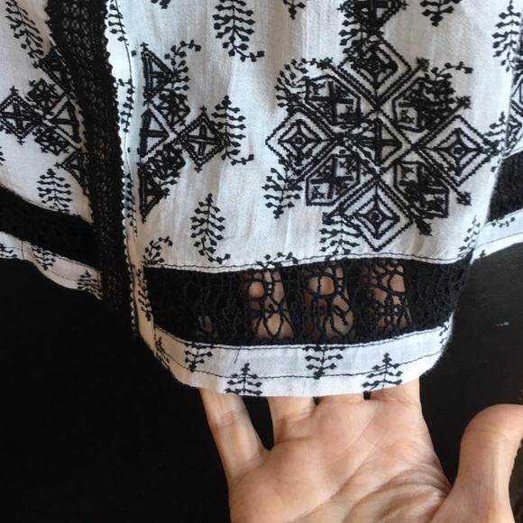 ❌sold❌Lucky brand embroidered top - Picture 3 of 4