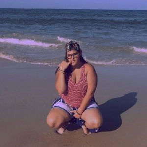 Meet your Posher, Lois