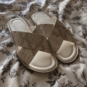 Topshop Shoes - WHITE SNAKE PRINT SLIDES Topshop Shoes - WHITE SNAKE PRINT SLIDES