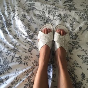 Topshop Shoes - WHITE SNAKE PRINT SLIDES Topshop Shoes - WHITE SNAKE PRINT SLIDES