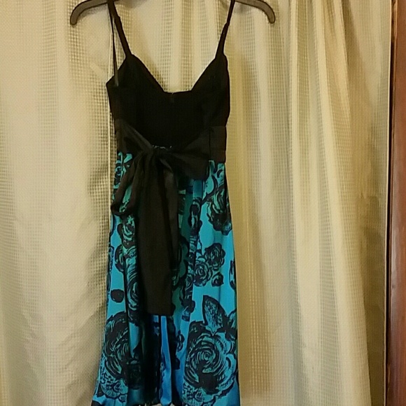 Dress - Picture 2 of 3