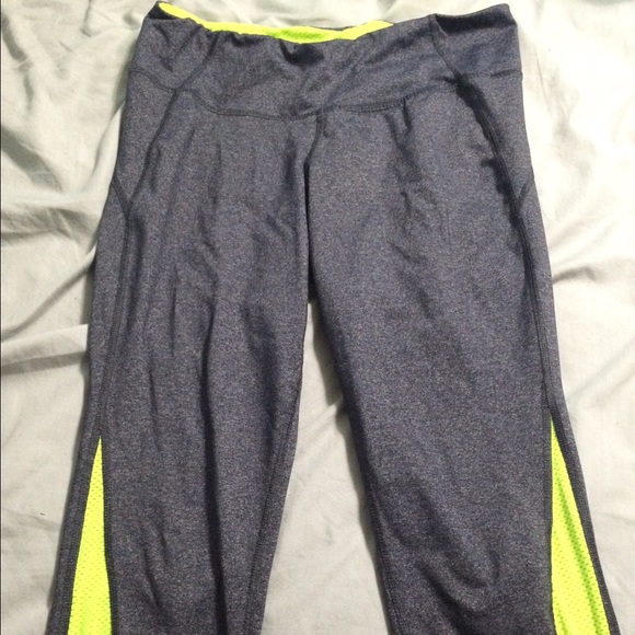 Capri workout leggings