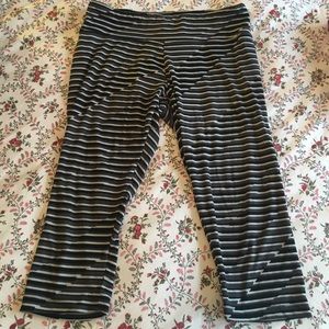 Striped Capri workout leggings
