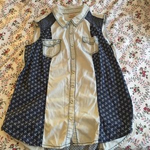 Cute Mossimo Sleeveless button up top.