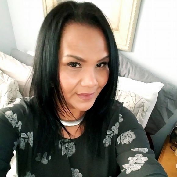 Meet your Posher, Laura - Picture 1 of 1