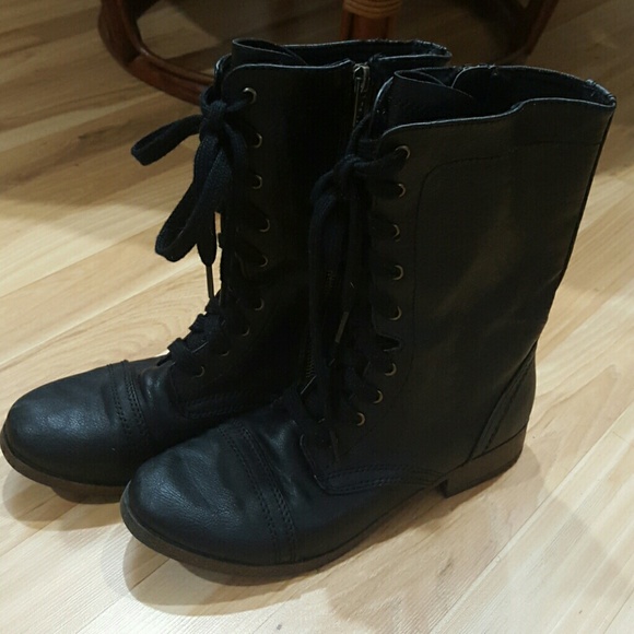 Combat boots