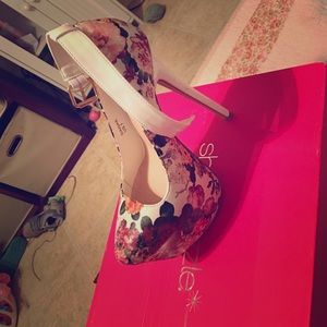 Flower print heels size 7