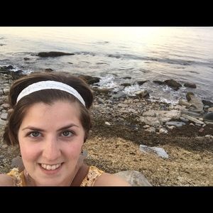 Meet your Posher, Monica