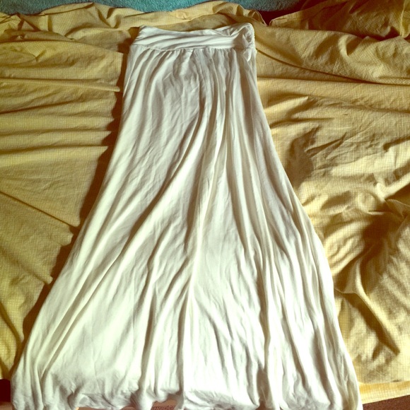 White maxi skirt