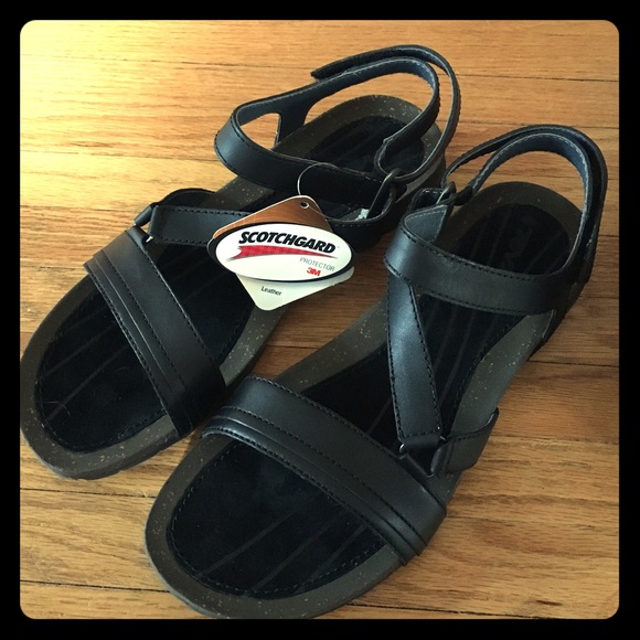 NEW Teva Cabrillo Crossover in black