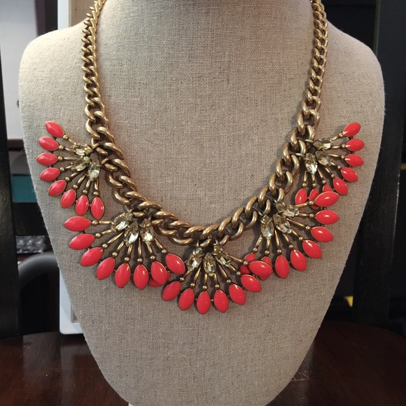 Stella & Dot Coral Cay Necklace