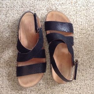 Clarks Artisan Black Sandals Size 6 1/2
