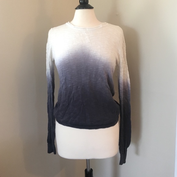 Forever 21 Sweaters - 🔴 Forever 21 navy/white ombré sweater
