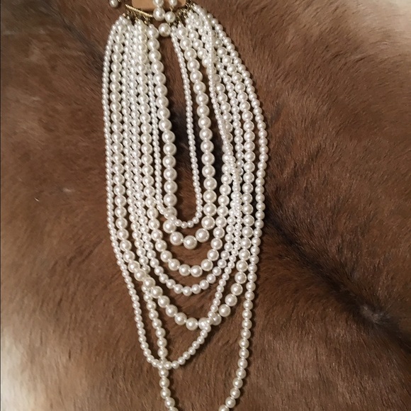Pearl necklace & earrings