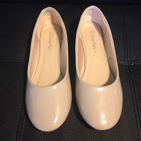 Nude ballet flats