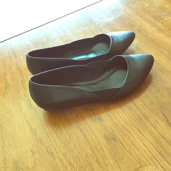 Black Sbicca wedged flats
