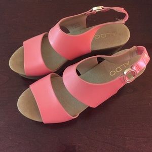 Aldo coral wedges