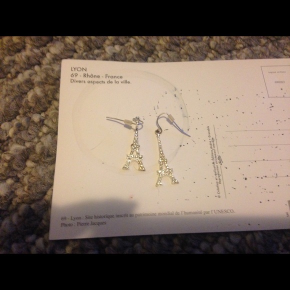 Sparkly Eiffel Tower earrings made of silver