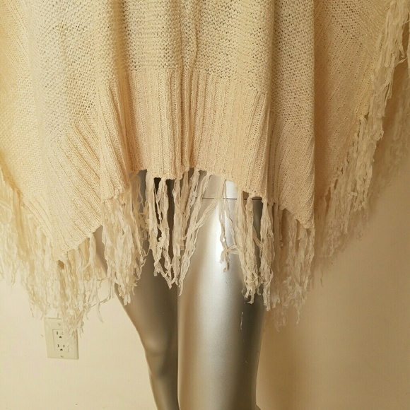 Tammy poncho on hold - Picture 4 of 4