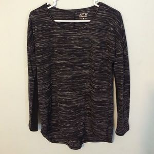 ✨Moving Sale✨ grey heathered long tee