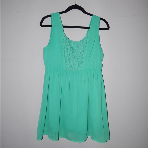 Green Dress - Picture 1 of 3