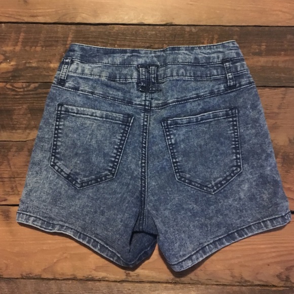 High waisted shorts. - Picture 2 of 2