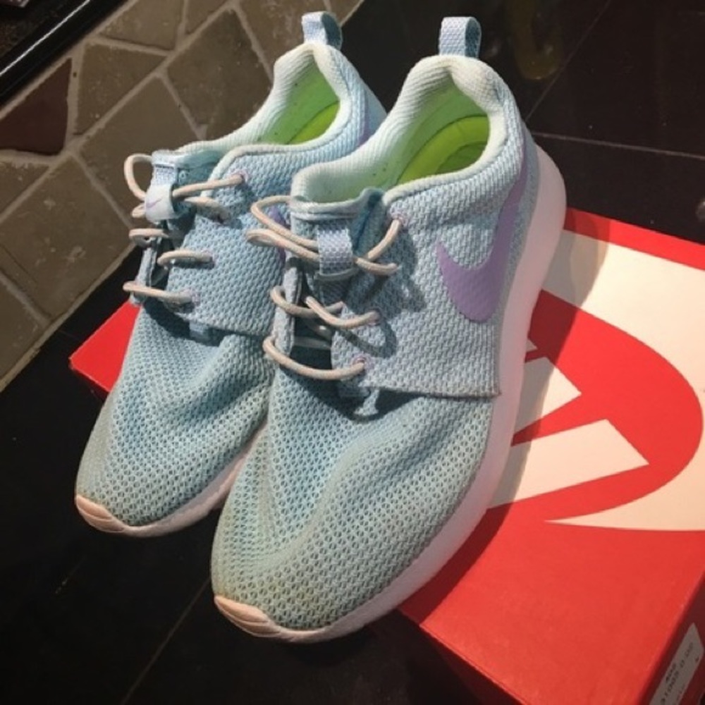 RARE Tiffany Nike Roshe Runs