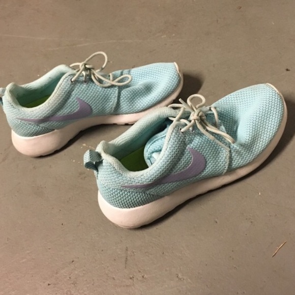 RARE Tiffany Nike Roshe Runs - Picture 2 of 4