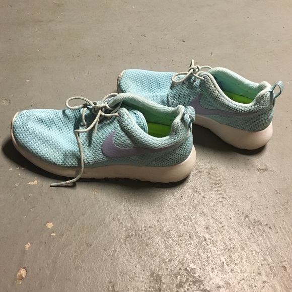 RARE Tiffany Nike Roshe Runs - Picture 3 of 4