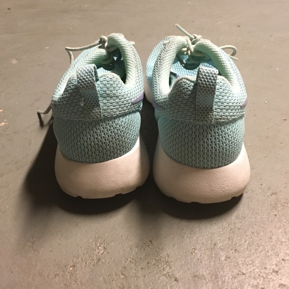 RARE Tiffany Nike Roshe Runs - Picture 4 of 4