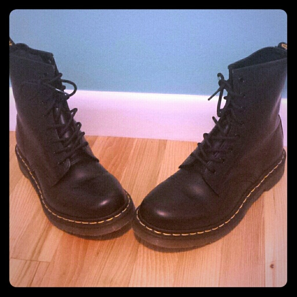 Dr. Martens Black Size 10 1460W Free Gift wPur