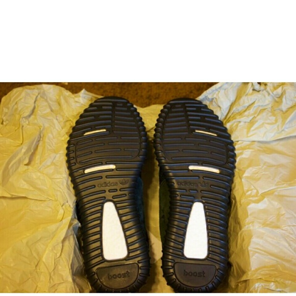 YEEZY BOOST 350 Pirate Black New