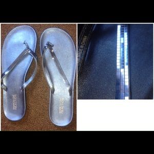 Kenneth Cole Reaction flip flops